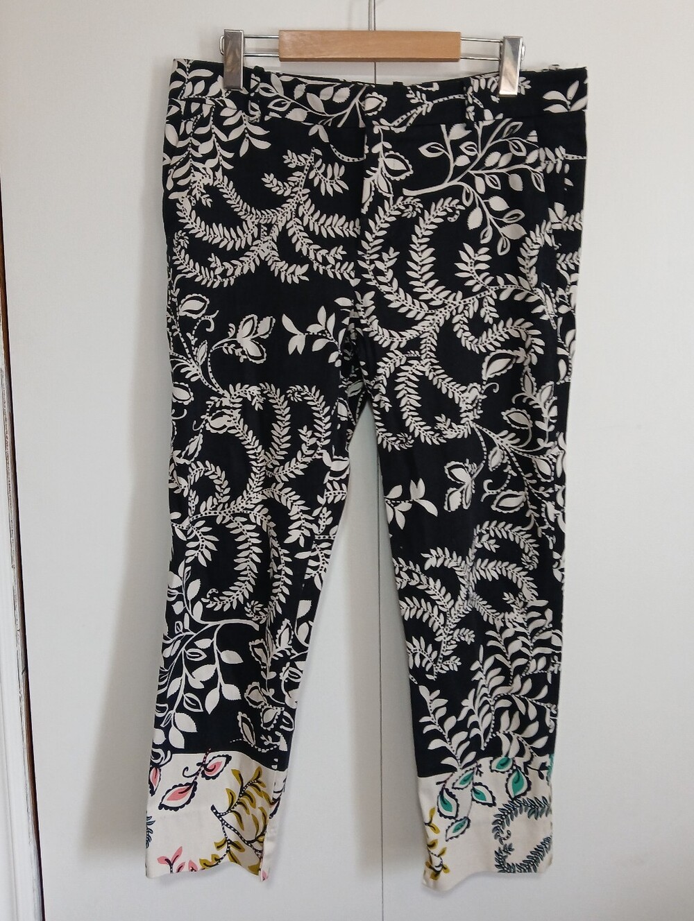 Zara Botanical Print Cropped Pants Black Cream Floral Contrast Cuff Hem Size 10
